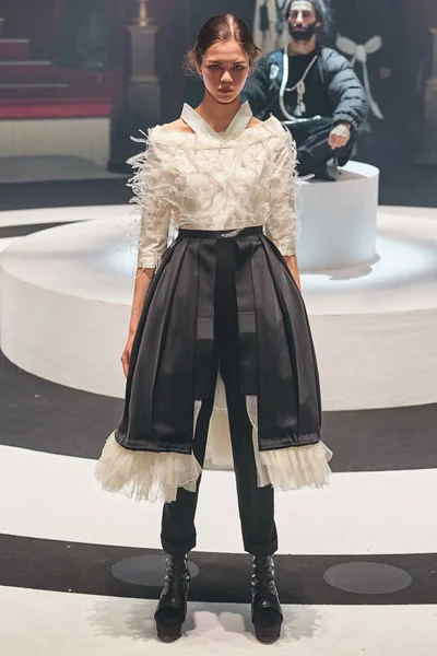 Look 50